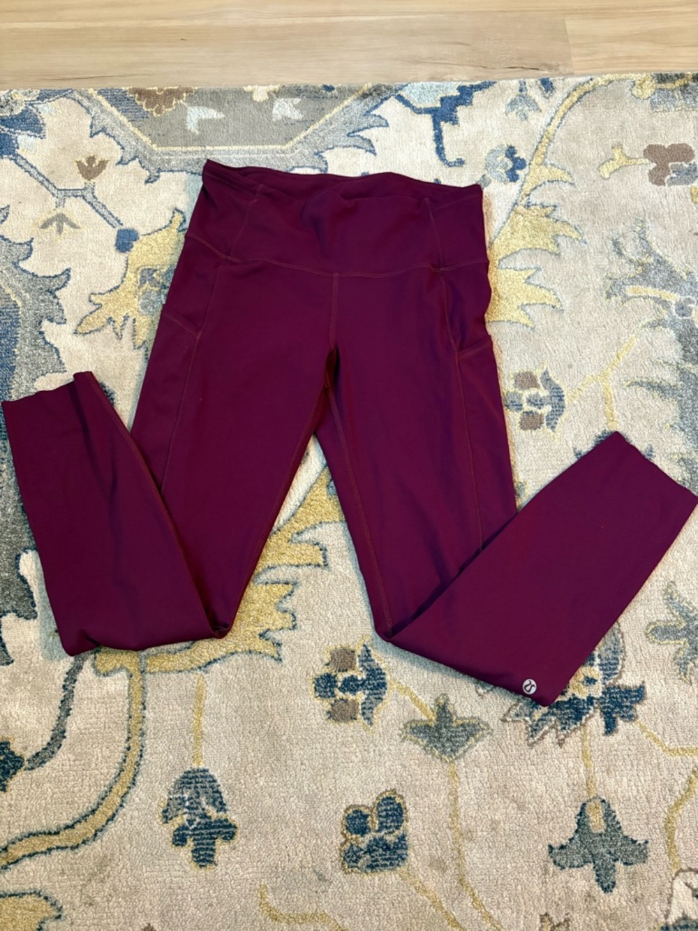 Lululemon Women 3/4 Leggings
Burgundy Size 6